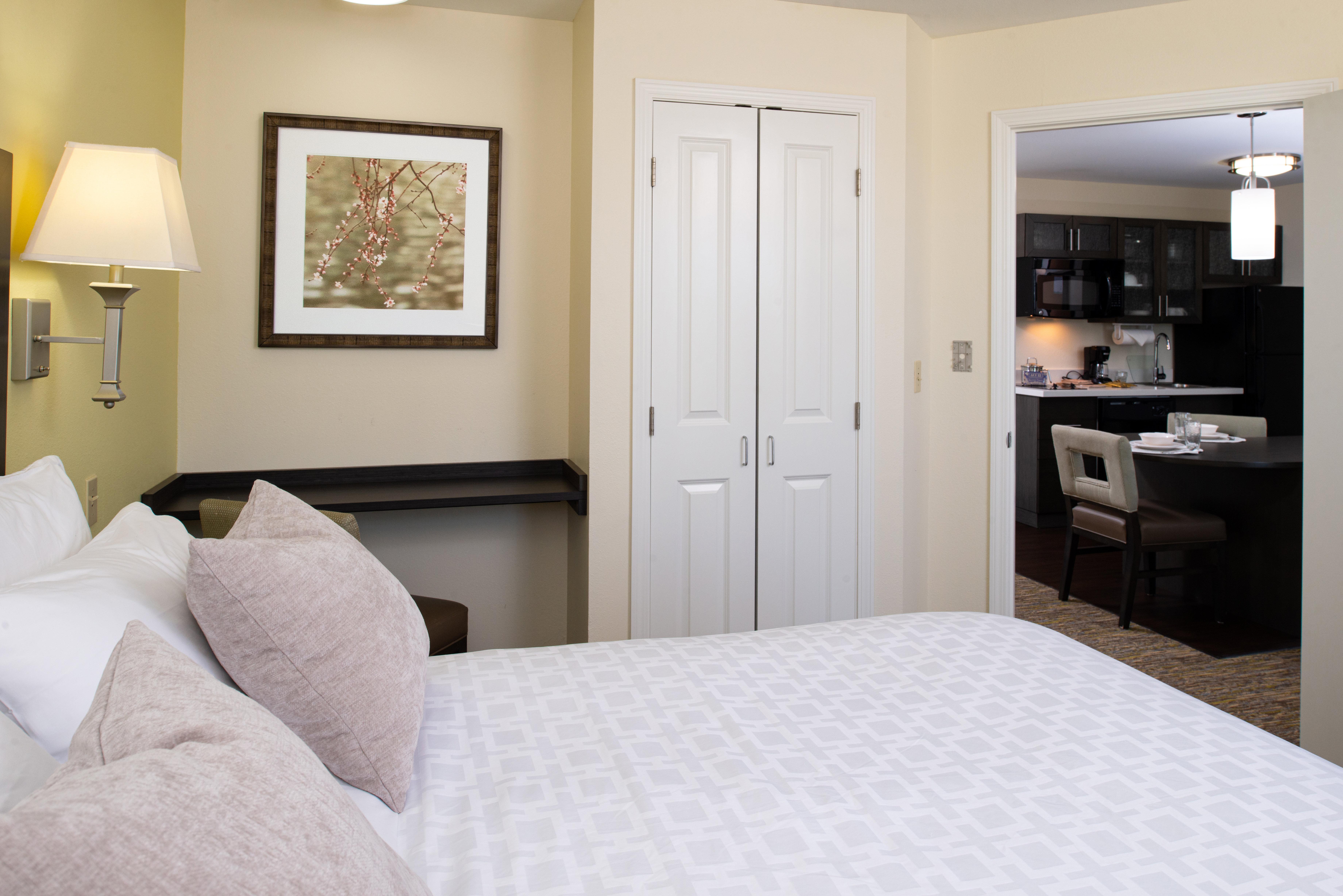 Candlewood Suites Olathe By Ihg Exterior foto